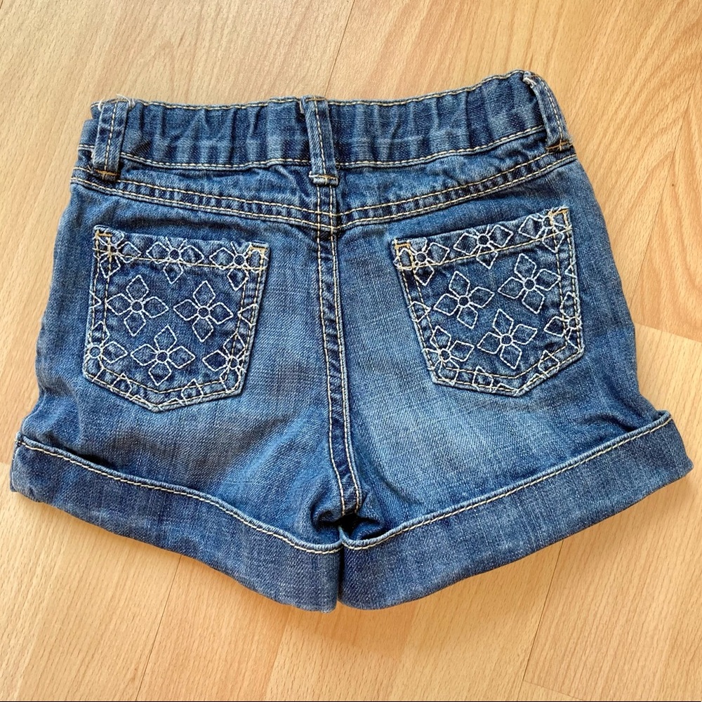 Gymboree: Girls 5-pocket denim shorts w/white embroidery on pockets.  Size 4.
